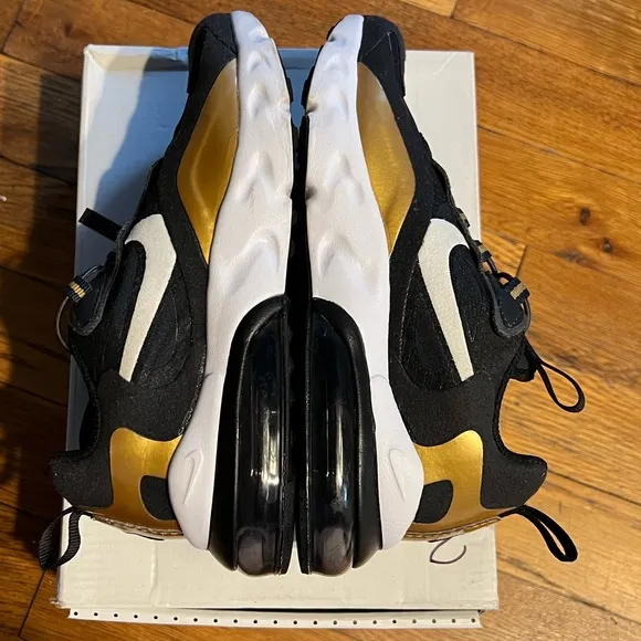 NIKE Air Kids sneakers in excellent condition.