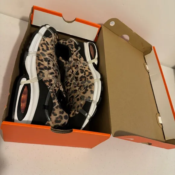 Nike Air Kukini  Leopard Slip-On DJ6418 001 Men's US Size 11 Sneakers