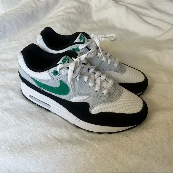 Nike Air Max 1 (Men’s 7 or Women’s 9)