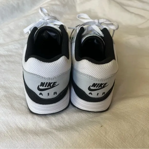 Nike Air Max 1 (Men’s 7 or Women’s 9)