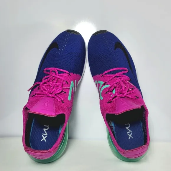 Nike Air Max Mens size 10 Flyknit 270 Fuchsia Flash Sneakers.