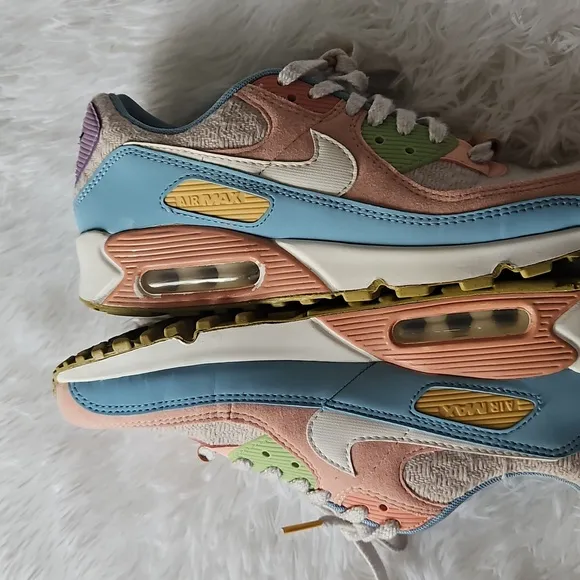 NIKE AIR MAX SUN CLUB WOMEN MULTICOLOR, SIZE 8.5Dynamic Sneakers