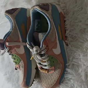 NIKE AIR MAX SUN CLUB WOMEN MULTICOLOR, SIZE 8.5Dynamic Sneakers