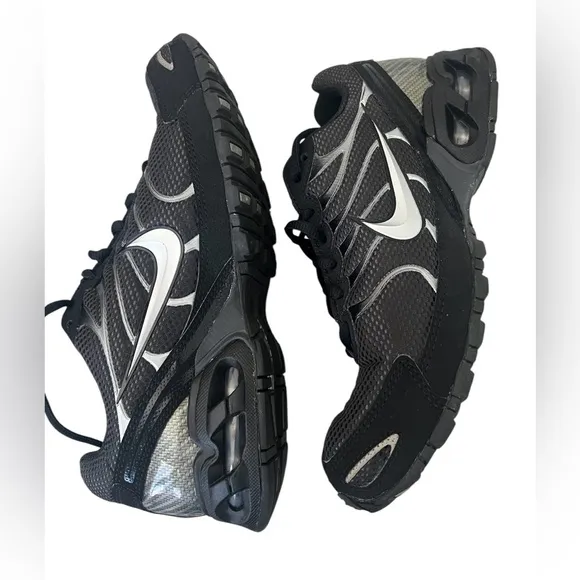 Nike Air Max Torch 4 men’s size 9.5 black and gray mesh athletic sneakers