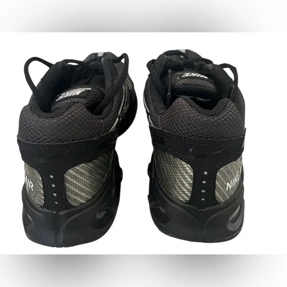 Nike Air Max Torch 4 men’s size 9.5 black and gray mesh athletic sneakers
