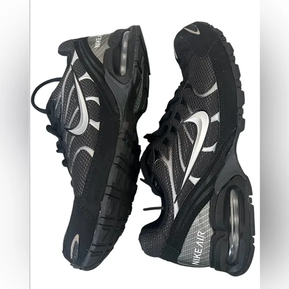 Nike Air Max Torch 4 men’s size 9.5 black and gray mesh athletic sneakers