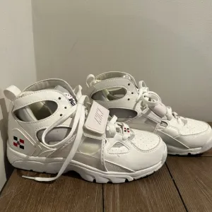 Nike Air Trainer Huarache Dominican Republic size 5.5 Youth RARE