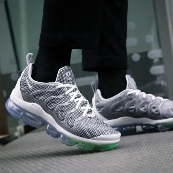 Nike Air VaporMax Plus Men's  Grid Print 924453-105 New No Box