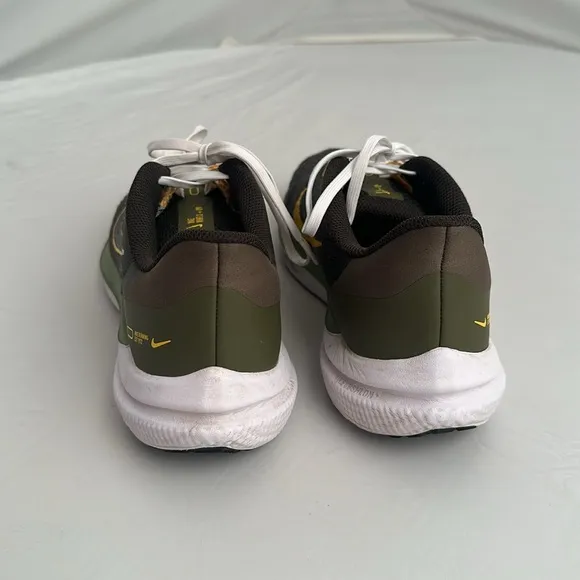 Nike Air Winflo 9 olive running sneakers