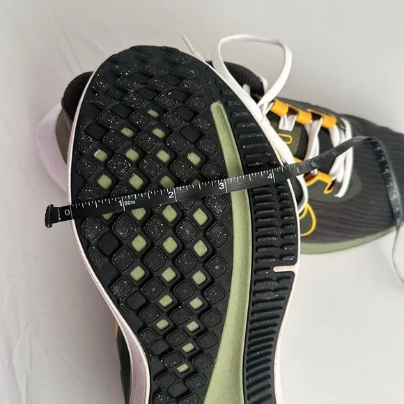 Nike Air Winflo 9 olive running sneakers