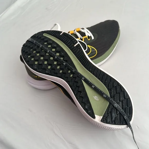 Nike Air Winflo 9 olive running sneakers