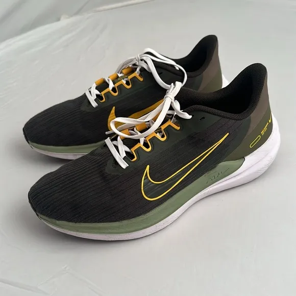 Nike Air Winflo 9 olive running sneakers