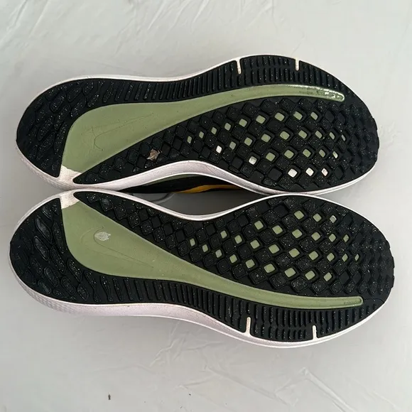 Nike Air Winflo 9 olive running sneakers