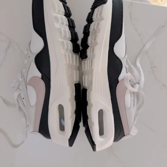 Nike Aur  Max SC Sneakers Women’s
