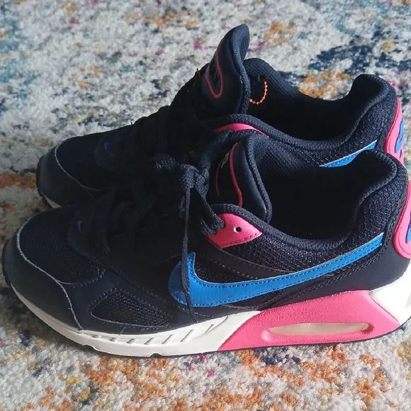 Nike Black and Blue Sneakers with Air Max Cushioning