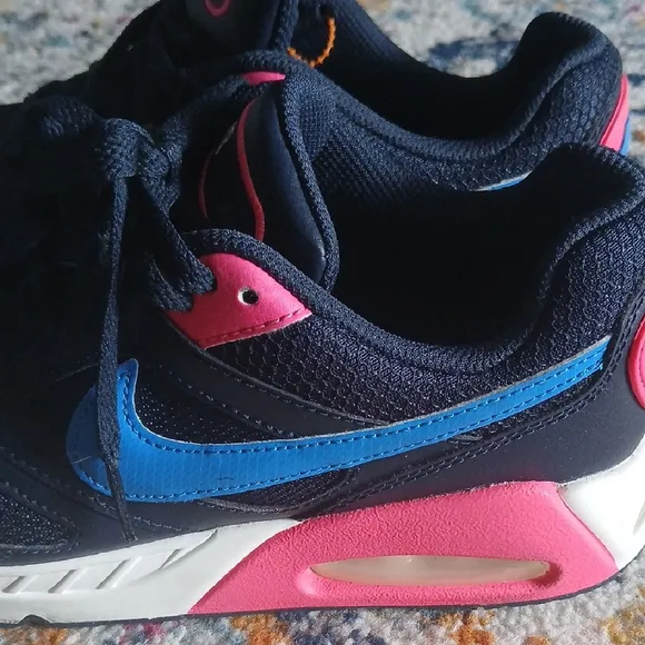 Nike Black and Blue Sneakers with Air Max Cushioning