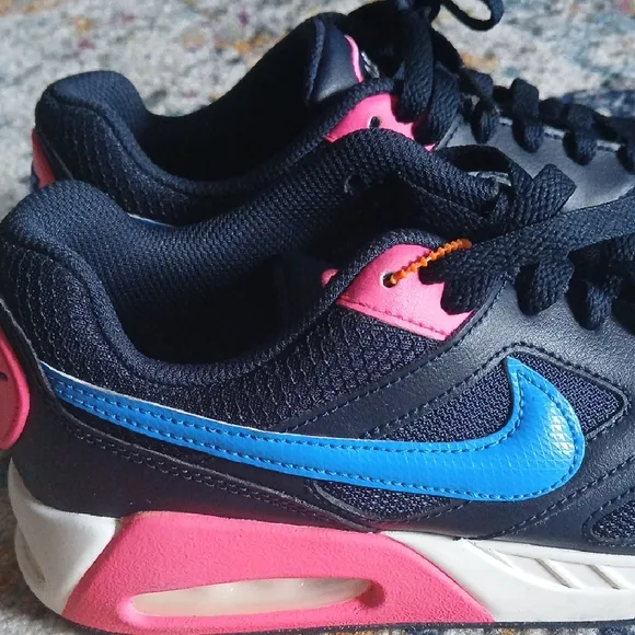 Nike Black and Blue Sneakers with Air Max Cushioning