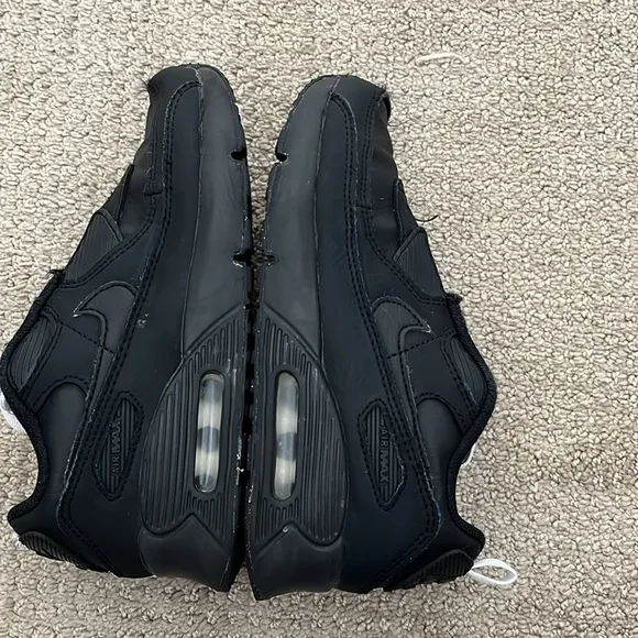 Nike Black Boys Sneakers Size 2Y