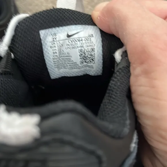 Nike Black Boys Sneakers Size 2Y