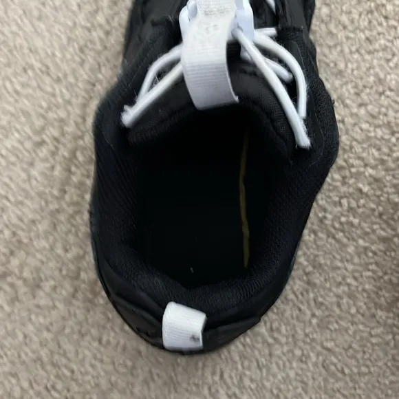 Nike Black Boys Sneakers Size 2Y