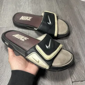 Nike comfort slides black silver 415205–010 size 9 Men’s Chrome Swoosh Foam