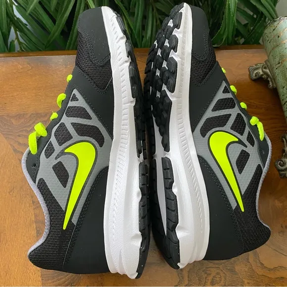 Nike Downshifter 6 Youth Black / Neon Green Sneakers