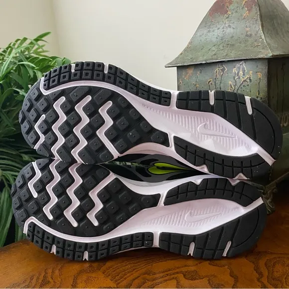 Nike Downshifter 6 Youth Black / Neon Green Sneakers