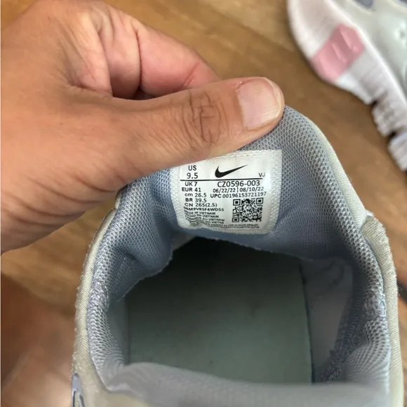 Nike Gray Metcon 4 Pink Sneakers with Breathable Mesh Upper