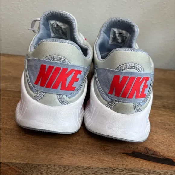 Nike Gray Metcon 4 Pink Sneakers with Breathable Mesh Upper