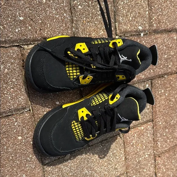 Nike Jordan 4 Thunder Black and Yellow Performance