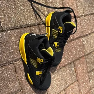 Nike Jordan 4 Thunder Black and Yellow Performance