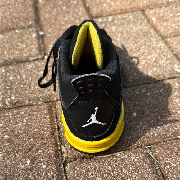 Nike Jordan 4 Thunder Black and Yellow Performance