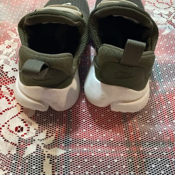 Nike Kids Sneakers in Green  and Tan