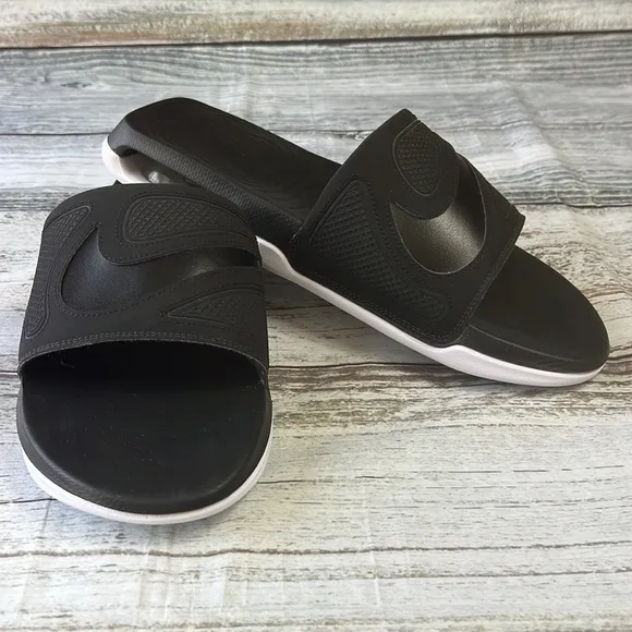 Nike Men's Air Max Cirro Black and White Slides Size 13