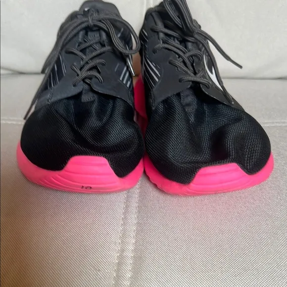 Nike Men’s Roshe Run Hyperfuse Black and Pink Sneakers Shoes Size 11.5
