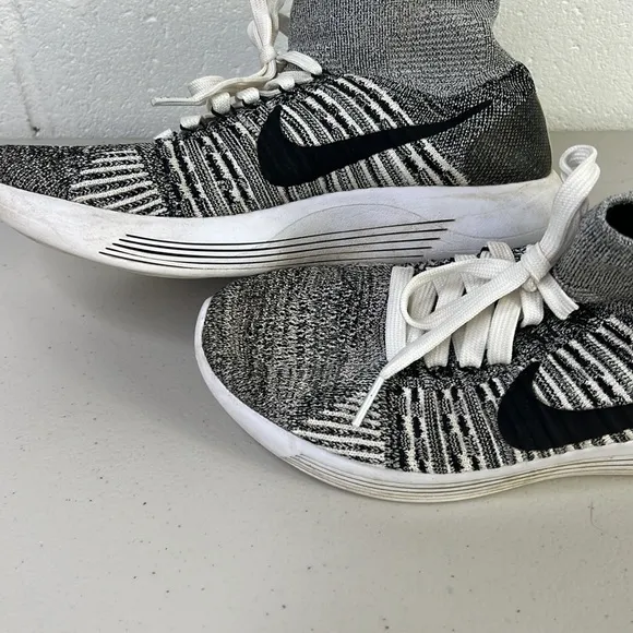 NIKE Mesh HighTop Athletic Sneakers sz 8 Gray/White 818677-101 lunarepic flyknit