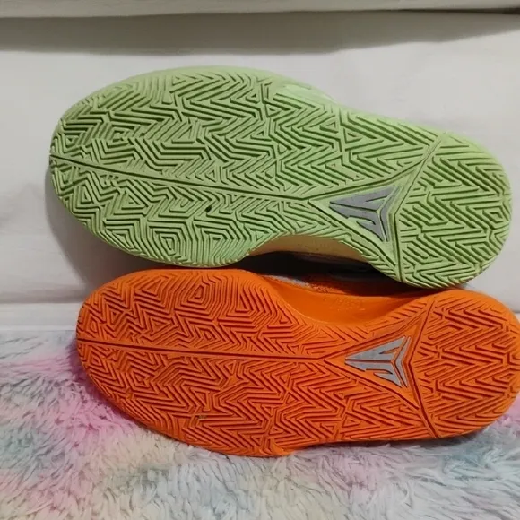 Nike Mismatched Basketball Orange/Green Sneakers W Mesh Upper 5Y #52