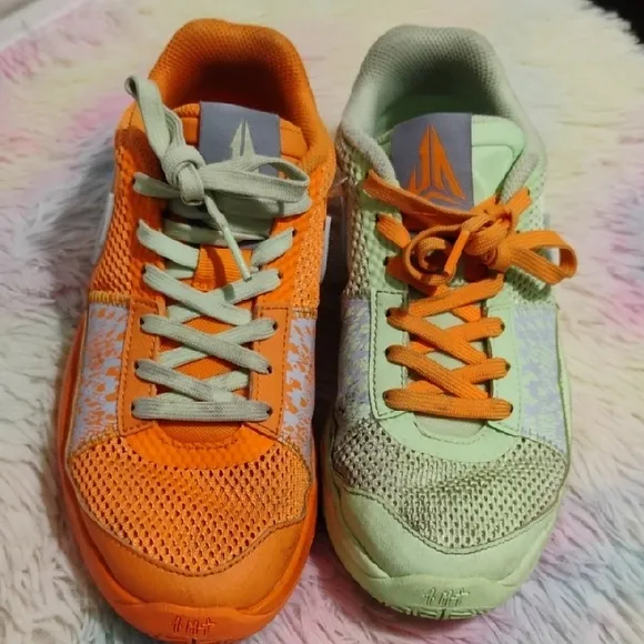 Nike Mismatched Basketball Orange/Green Sneakers W Mesh Upper 5Y #52