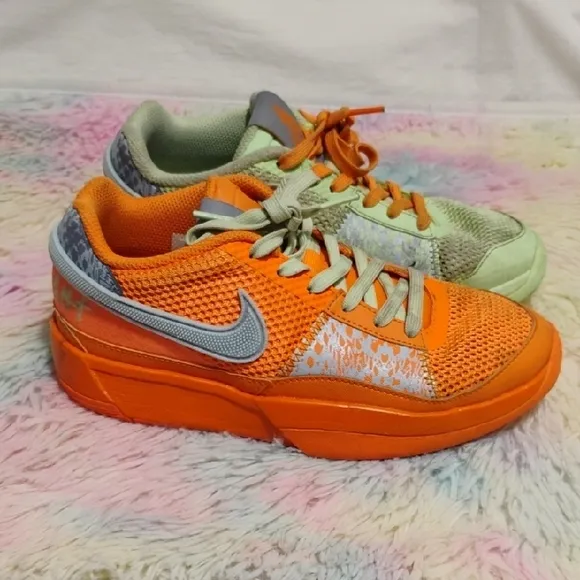 Nike Mismatched Basketball Orange/Green Sneakers W Mesh Upper 5Y #52