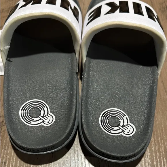 Nike Offcourt Men's Slides -  Dark Grey/White/Black NWT Size 10