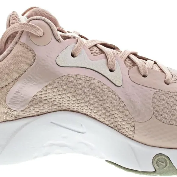 Nike Pink Sneakers with Breathable Mesh and Sleek Design