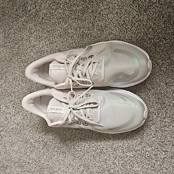 Nike Quest Running Sneakers Women's Sz Us 11  Pink and Grey Mesh Pre-owned