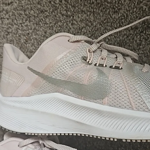 Nike Quest Running Sneakers Women's Sz Us 11  Pink and Grey Mesh Pre-owned