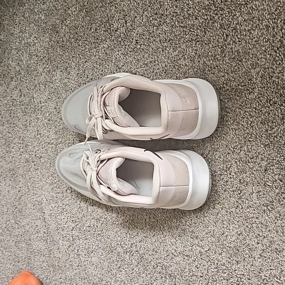 Nike Quest Running Sneakers Women's Sz Us 11  Pink and Grey Mesh Pre-owned