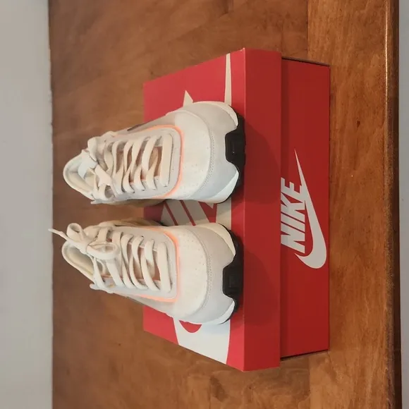 Nike sneakers Youth size 6.5 Women Size 8