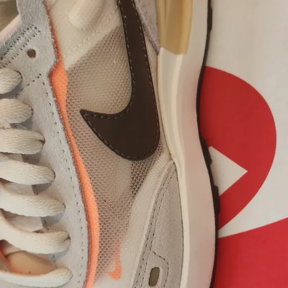 Nike sneakers Youth size 6.5 Women Size 8
