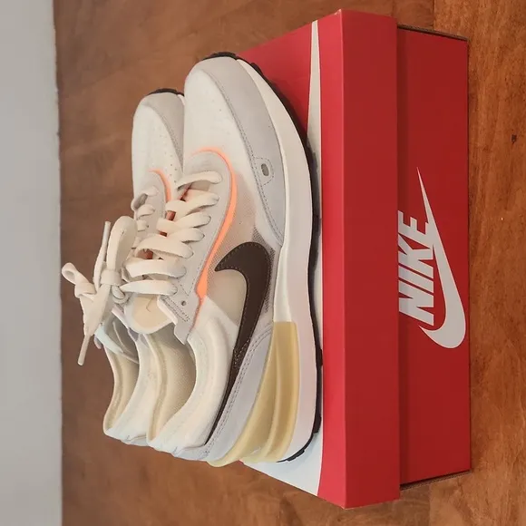 Nike sneakers Youth size 6.5 Women Size 8