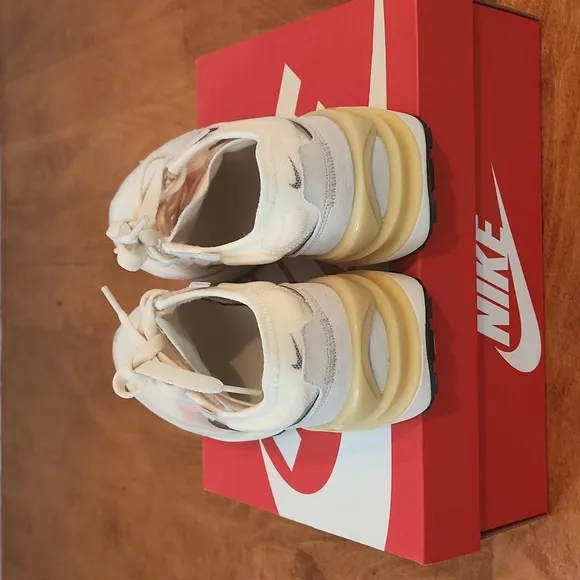 Nike sneakers Youth size 6.5 Women Size 8
