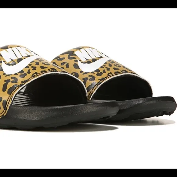 NIKE VICTORI ONE CHUTNEY ANIMAL PRINT SLIDES NWT SZ 8