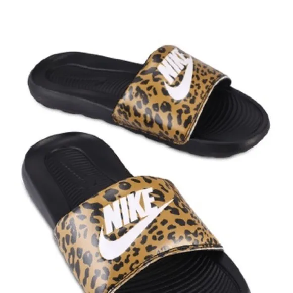 NIKE VICTORI ONE CHUTNEY ANIMAL PRINT SLIDES NWT SZ 8